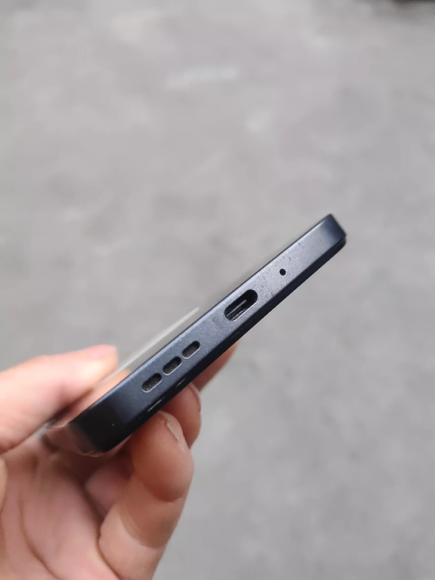 机，给老人买的，不会用，用了没几天不用了，95新，外观轻微磨损，屏幕有一点点磕碰，别的全部正常，拍的时候我的手机拍的不是很好，有点花，实物正常屏幕，赔钱卖，喜欢